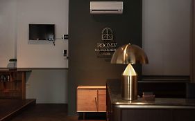 Room V Jalan Sultanah Near Bus Stop Batu Pahat